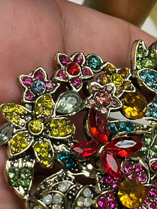 Multicolor Goldtone Floral rhinestones Brooch with Faux Pearl Accents EUC - Picture 6 of 7